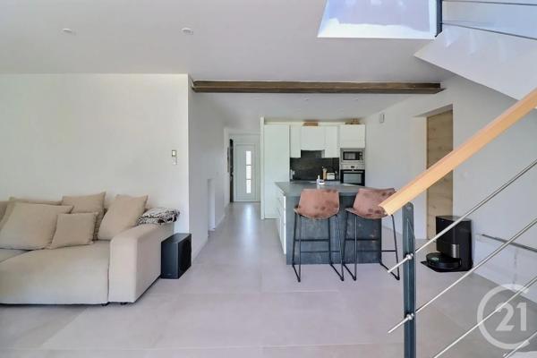 Maison à vendre  5 pièces - 135,45 m 2   ST RAPHAEL  - 83