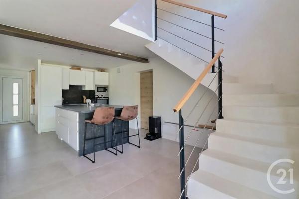 Maison à vendre  5 pièces - 135,45 m 2   ST RAPHAEL  - 83