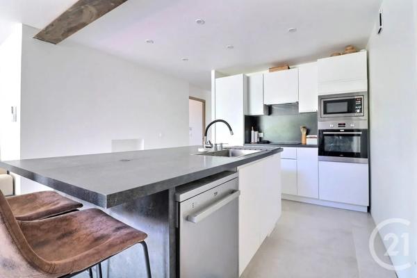 Maison à vendre  5 pièces - 135,45 m 2   ST RAPHAEL  - 83