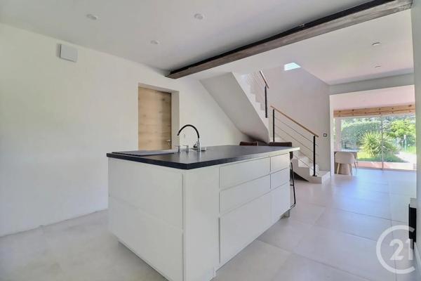 Maison à vendre  5 pièces - 135,45 m 2   ST RAPHAEL  - 83
