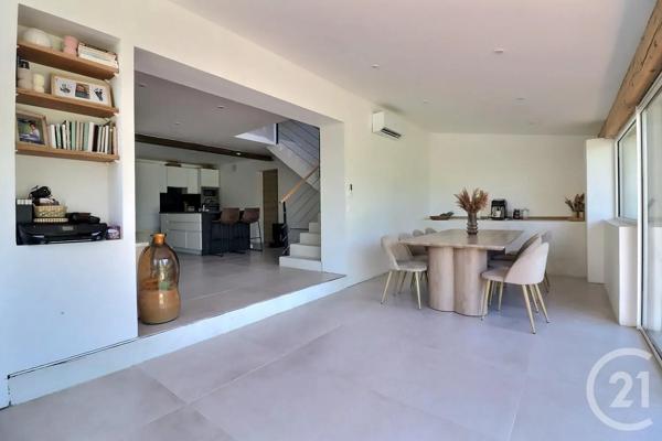 Maison à vendre  5 pièces - 135,45 m 2   ST RAPHAEL  - 83