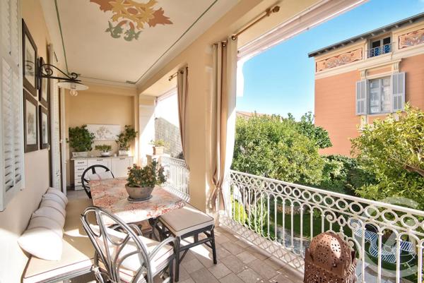 Maison à vendre  5 pièces - 227,46 m 2   NICE  - 06