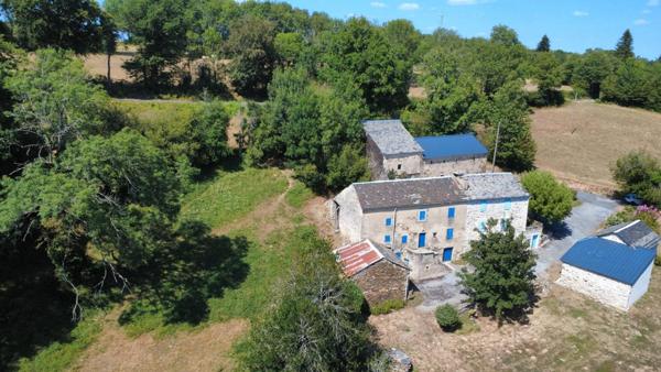 Ensemble immobilier deux habitations et dépendances
