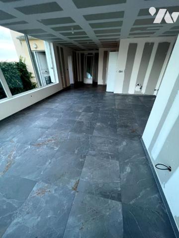 Immeuble de rapport comprenant local commercial avec appartement au dessus