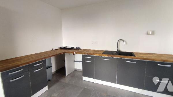 Immeuble de rapport comprenant local commercial avec appartement au dessus