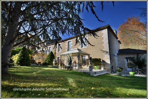 Moulin avec 3 logements, gîte indépendant, granges, piscine sur 4.9 Ha