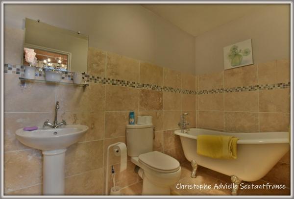 Moulin avec 3 logements, gîte indépendant, granges, piscine sur 4.9 Ha