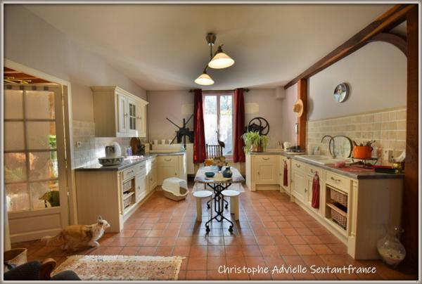 Moulin avec 3 logements, gîte indépendant, granges, piscine sur 4.9 Ha