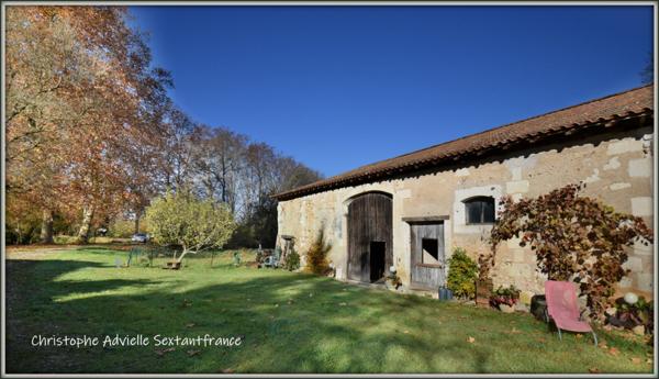 Moulin avec 3 logements, gîte indépendant, granges, piscine sur 4.9 Ha