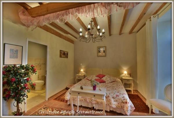 Moulin avec 3 logements, gîte indépendant, granges, piscine sur 4.9 Ha