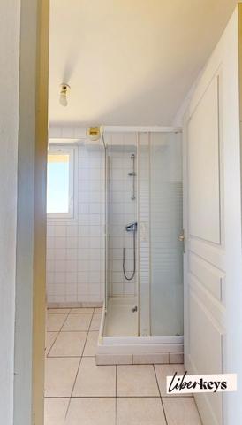 THEZAN-DES-CORBIERES: Appartement T3 de 62m² avec terrasse de 25m²