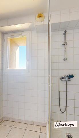 THEZAN-DES-CORBIERES: Appartement T3 de 62m² avec terrasse de 25m²