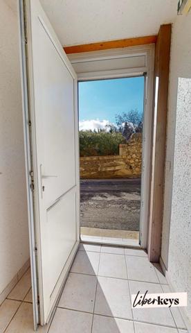 THEZAN-DES-CORBIERES: Appartement T3 de 62m² avec terrasse de 25m²