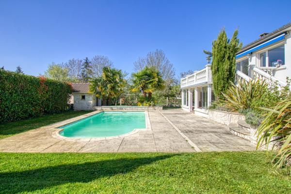 Magnifique Villa 4/5 chambres, piscine, vue dégagée au calme absolu