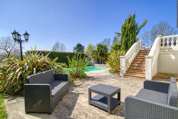 Magnifique Villa 4/5 chambres, piscine, vue dégagée au calme absolu