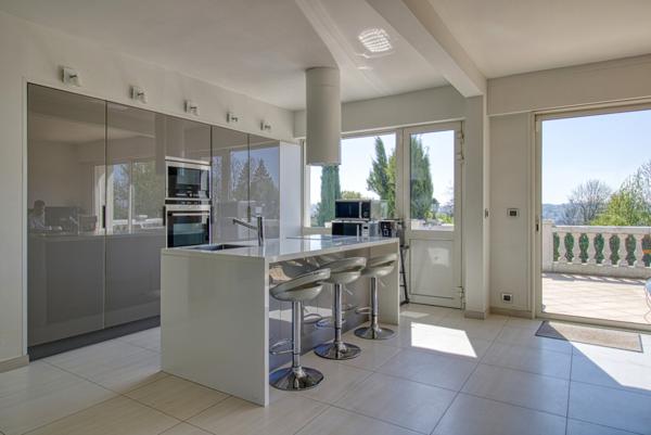 Magnifique Villa 4/5 chambres, piscine, vue dégagée au calme absolu