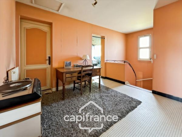 BEGLES (33) proche BORDEAUX, Maison à fort potentiel-jardin-parking