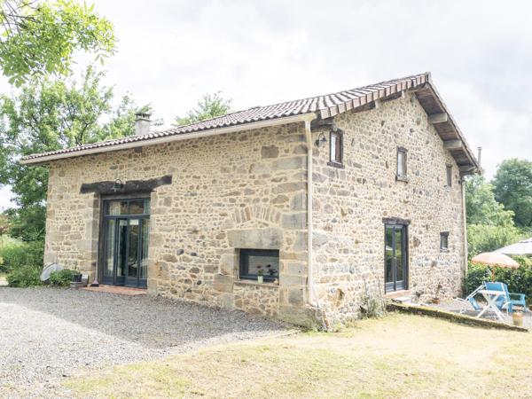 Maison à vendre à Terres-de-Haute-Charente (16270) - Charente