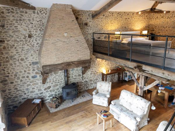 Maison à vendre à Terres-de-Haute-Charente (16270) - Charente