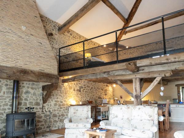 Maison à vendre à Terres-de-Haute-Charente (16270) - Charente