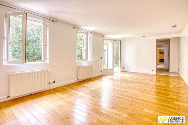 Versailles Notre-Dame Maison ancienne de 5 pièces 113 m² carrez avec jardin de 104 M² €1 200 000 ** - Référence 27702