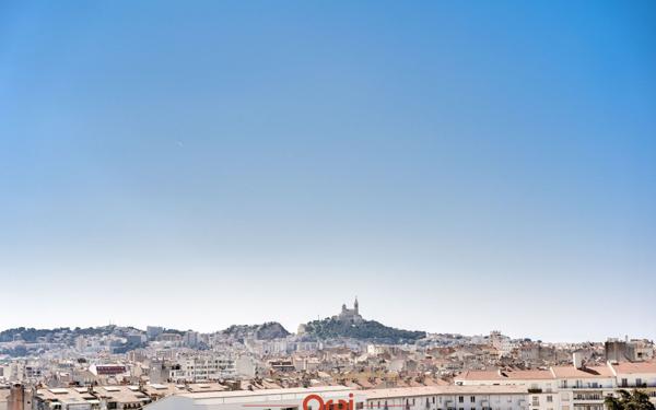 Appartement à vendre    3 pièces • 73 m2 Marseille 4