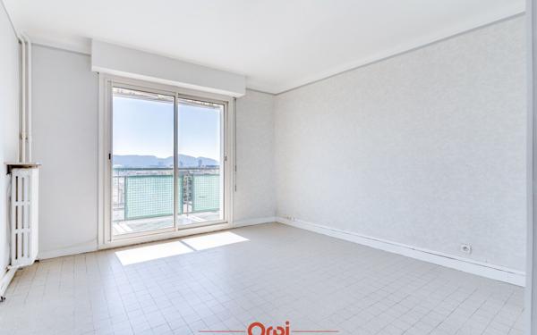 Appartement à vendre    3 pièces • 73 m2 Marseille 4
