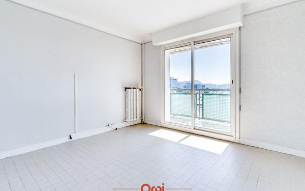 Appartement à vendre    3 pièces • 73 m2 Marseille 4