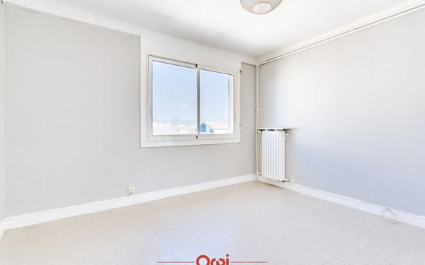 Appartement à vendre    3 pièces • 73 m2 Marseille 4