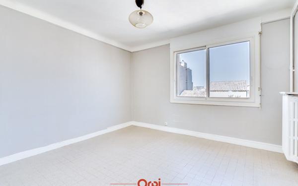 Appartement à vendre    3 pièces • 73 m2 Marseille 4
