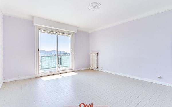 Appartement à vendre    3 pièces • 73 m2 Marseille 4