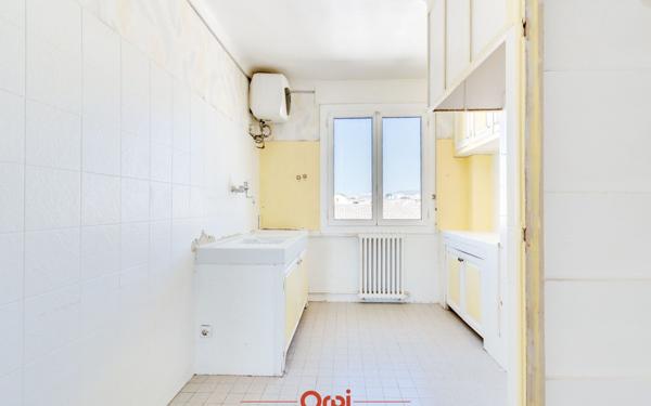 Appartement à vendre    3 pièces • 73 m2 Marseille 4