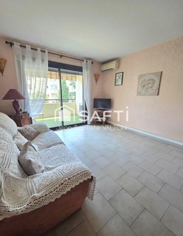 Appartement T3 ascenseur, terrasse, et parking privatif à 5mn à pied des plages et du port de Sanary