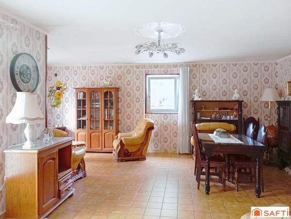 maison de plein pied avec 2 chambres et un bureau