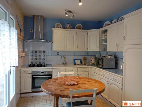 maison de plein pied avec 2 chambres et un bureau