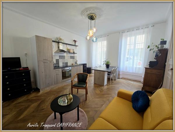 Dpt Charente Maritime (17), à vendre SAINT JEAN D'ANGELY immeuble 270m² avec 3 logements + garage