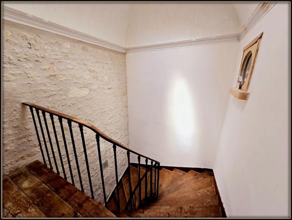 Dpt Charente Maritime (17), à vendre SAINT JEAN D'ANGELY immeuble 270m² avec 3 logements + garage