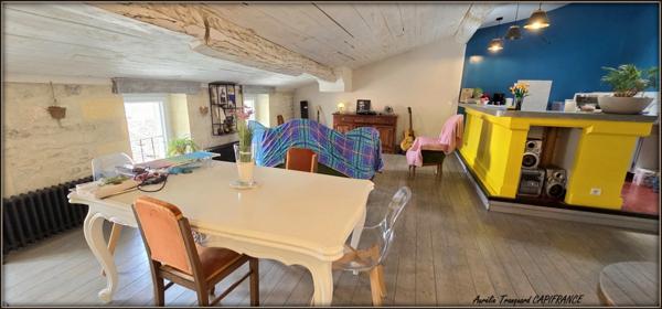 Dpt Charente Maritime (17), à vendre SAINT JEAN D'ANGELY immeuble 270m² avec 3 logements + garage