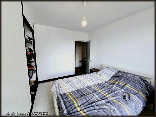 Dpt Charente Maritime (17), à vendre SAINT JEAN D'ANGELY immeuble 270m² avec 3 logements + garage