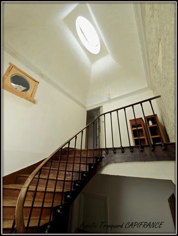 Dpt Charente Maritime (17), à vendre SAINT JEAN D'ANGELY immeuble 270m² avec 3 logements + garage