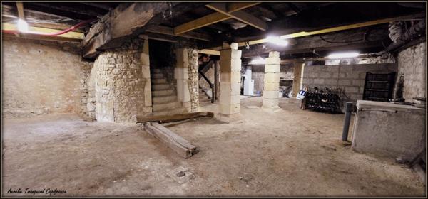 Dpt Charente Maritime (17), à vendre SAINT JEAN D'ANGELY immeuble 270m² avec 3 logements + garage