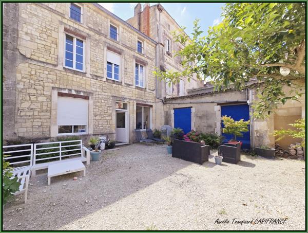 Dpt Charente Maritime (17), à vendre SAINT JEAN D'ANGELY immeuble 270m² avec 3 logements + garage