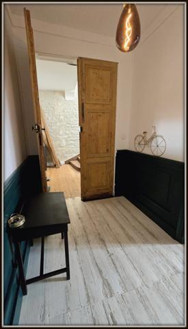 Dpt Charente Maritime (17), à vendre SAINT JEAN D'ANGELY immeuble 270m² avec 3 logements + garage