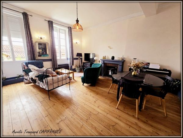 Dpt Charente Maritime (17), à vendre SAINT JEAN D'ANGELY immeuble 270m² avec 3 logements + garage