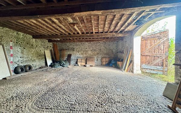 Maison à vendre    2 pièces • 216 m2 Jurançon