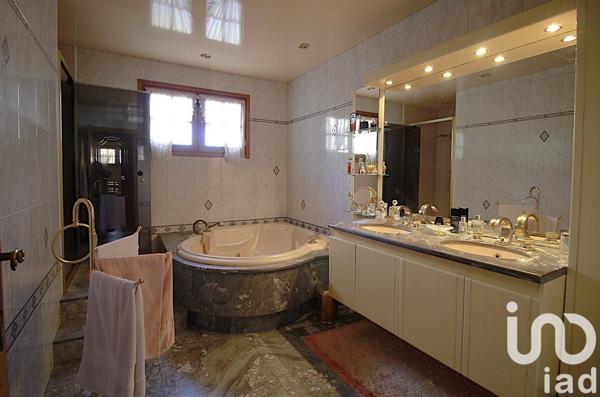 Maison à vendre 7 pièces 185 m² Mandres-les-Roses