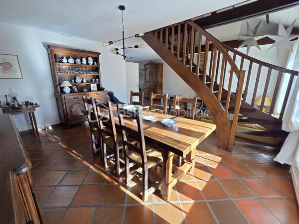 Pavillon sur sous-sol de 168 m² à Saint-Léger-des-Vignes
Amoureux des jolis coins de campagne, sans aucun vis-à-vis, à seulement 2 minutes des commodités, nous vous présentons ce magnifique pavillon sur sous-sol construit en 1978, d'une surface habitable de 168 m², implanté sur un terrain de 1 105 m². Il propose 5 pièces dont 4 chambres, réparties comme suit : entrée, salon séjour, cuisine indépendante,  aménagée et équipée, WC, salle de bain, deux chambres en rez-de-chaussée,  palier et suite parentale avec salle d'eau et wc privatifs, ainsi qu'une buanderie, un cellier cave, un grand garage et une chambre en sous-sol.
Dès l'entrée, vous accédez à un beau séjour-salon de 49 m² baigné de lumière, avec sa cheminée à foyer ouvert pour les soirées d'hiver. Cette maison propose une cuisine de 13 m² indépendant, aménagée et équipée, 
Le rez-de-chaussée se complète d'un WC indépendant, d'une salle de bain et de deux chambres de 11 zt 15m², 
À l'étage, le palier dessert une mezzanine de 11 m², puis une spacieuse chambre parentale de 30 m² avec sa propre salle d'eau avec wc intégré.
En sous-sol, vous profitez d'un grand garage de 42m², d'une buanderie de 20m², d'un cellier cave et d'une chambre de 14m².
Les sols se déclinent en carrelage, parquet chêne authentique et parquet stratifié au rez-de-chaussée et en parquet ou lino à l'étage. La toiture est en tuile mécanique terre cuite.
Côté extérieur, profitez d'une belle terrasse de 23m², d'un grand terrain arboré, ainsi que d'un espace piscinable pour concrétiser votre éventuel projet de piscine. 
Les plus de cette maison : son emplacement calme en pleine campagne sans vis-à-vis, ses grands volumes de pièces, dont son salon séjour de 49m² avec sa cheminée à foyer ouvert, sa suite parentale à l'étage et son terrain piscinable.

Des photos supplémentaires sont disponibles sur BSK IMMOBILIER, rubrique Nos conseillers, Olivier FRESLON.
Pour tout renseignement complémentaire ou pour une visite, contactez-moi au 07.62.78.13.13.

Ne passez pas à côté de cette opportunité à Saint-Léger-des-Vignes, contactez-moi rapidement pour une visite !