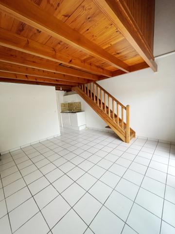 ANDERNOS-LES-BAINS – T2 bis en duplex avec terrasse sur jardin et parking – À LOUER