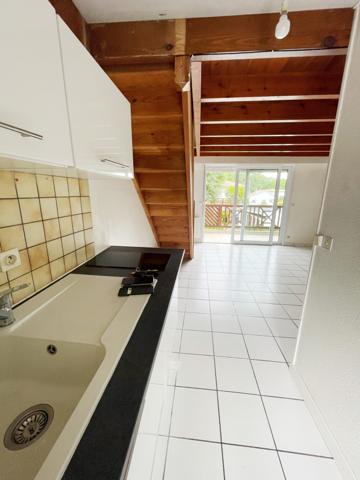ANDERNOS-LES-BAINS – T2 bis en duplex avec terrasse sur jardin et parking – À LOUER