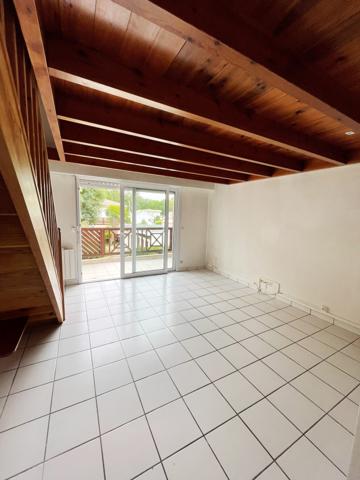 ANDERNOS-LES-BAINS – T2 bis en duplex avec terrasse sur jardin et parking – À LOUER